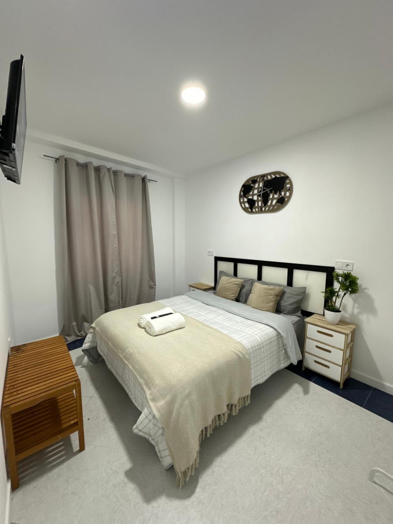 Rooms Mediavilla Madrid Exterior photo