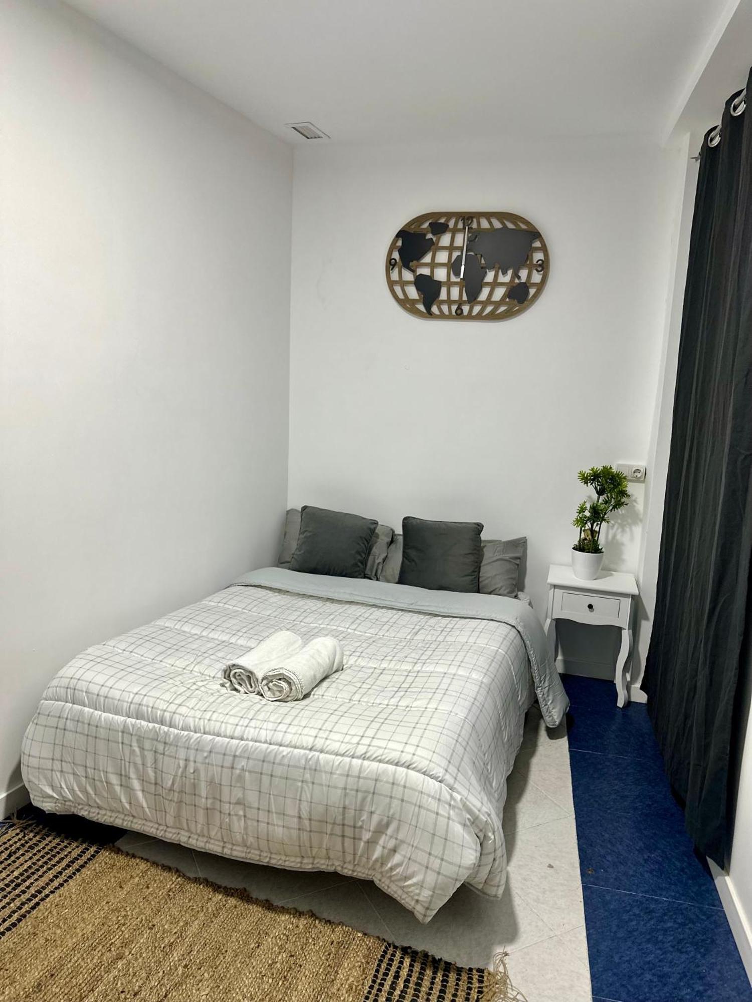 Rooms Mediavilla Madrid Exterior photo